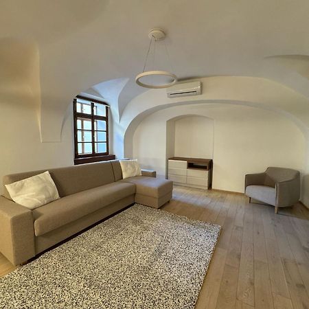 Hotel U 3 Pstrosu Prague Luaran gambar