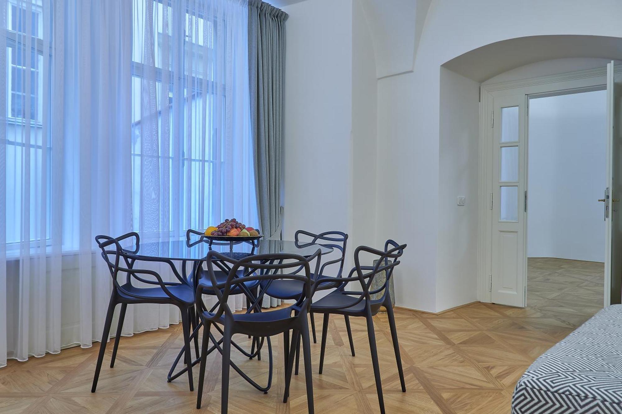 Hotel U 3 Pstrosu Prague Luaran gambar