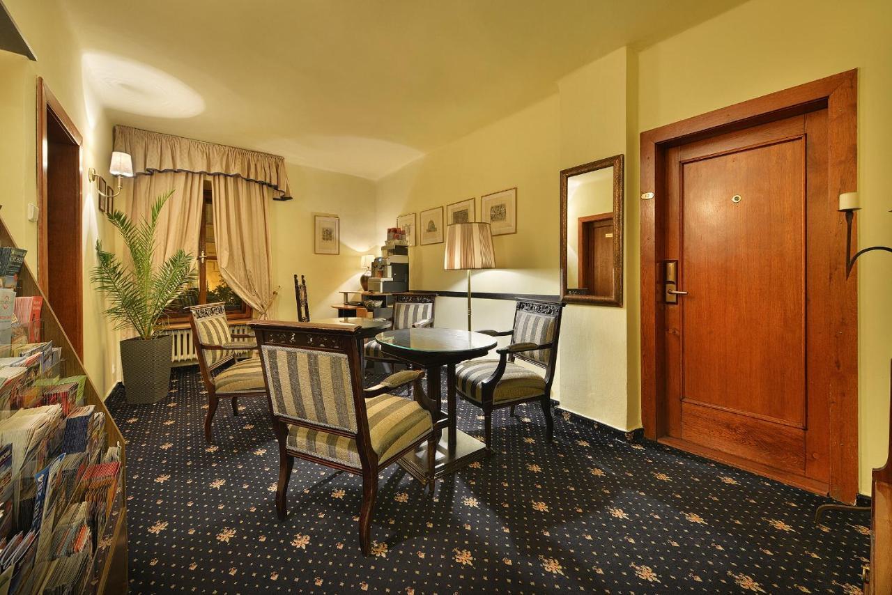 Hotel U 3 Pstrosu Prague Luaran gambar