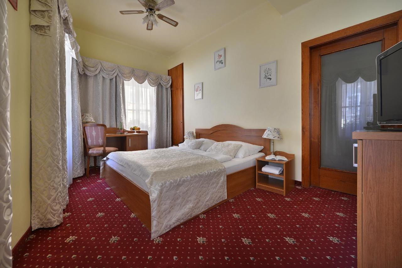 Hotel U 3 Pstrosu Prague Luaran gambar