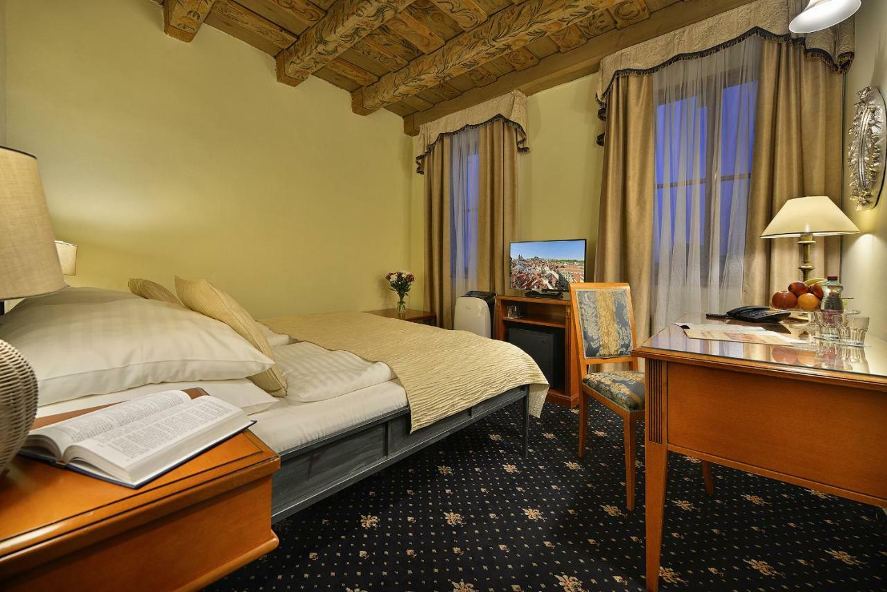 Hotel U 3 Pstrosu Prague Luaran gambar