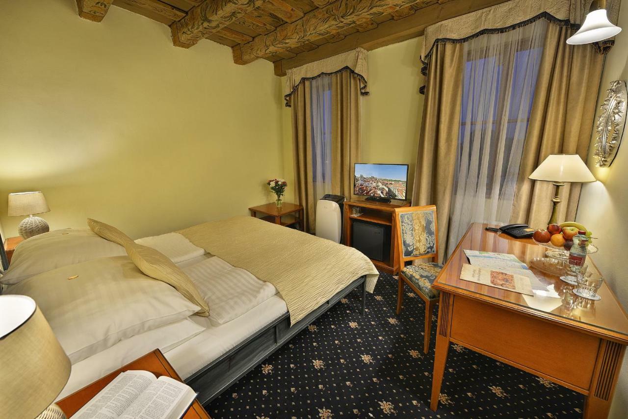 Hotel U 3 Pstrosu Prague Luaran gambar